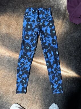 Aerie Vibrant Blue and Black Patterned Leggings Floral M rare legging Excellent